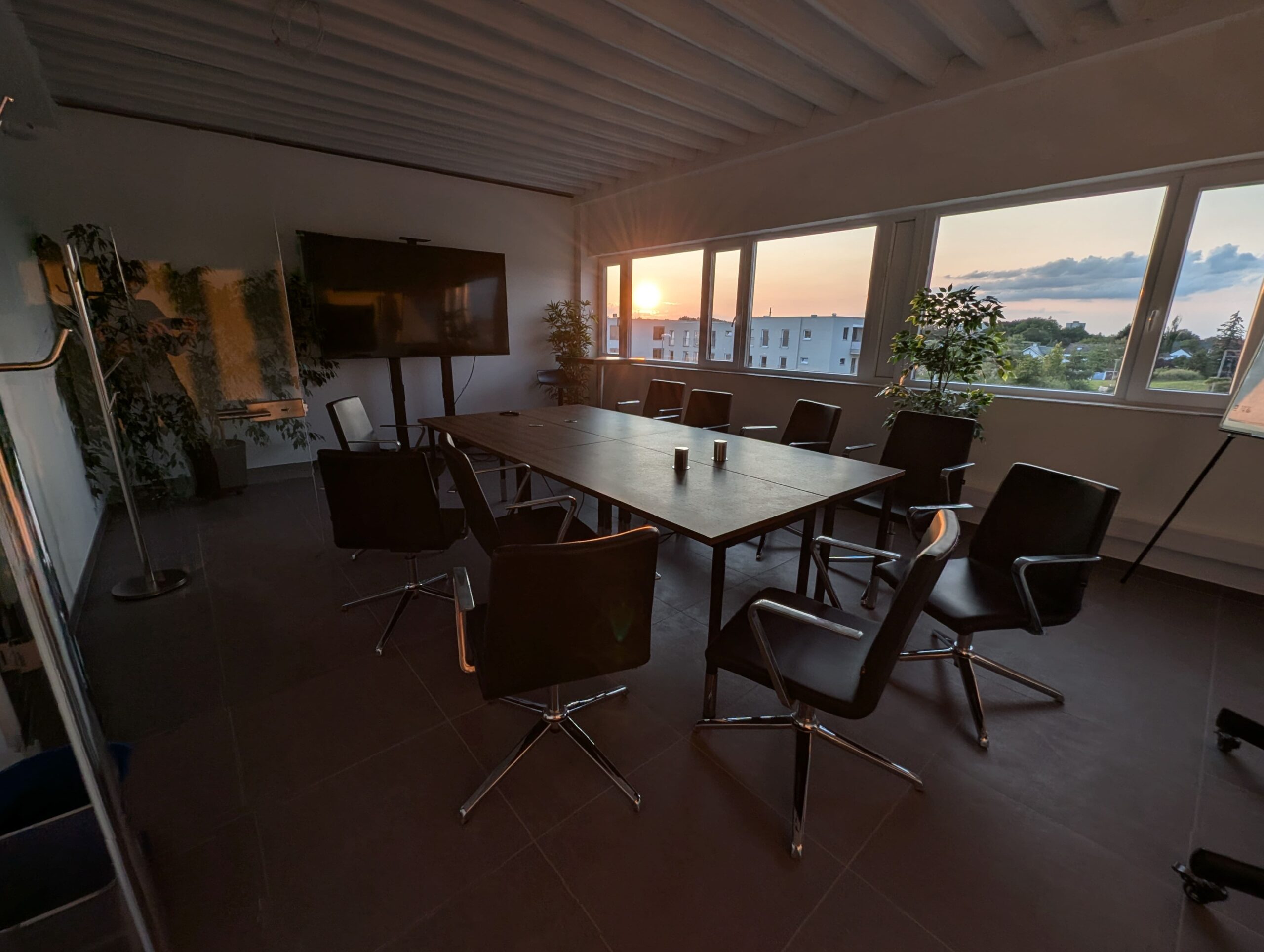 Logivations Büro in München — moderner Besprechungsraum