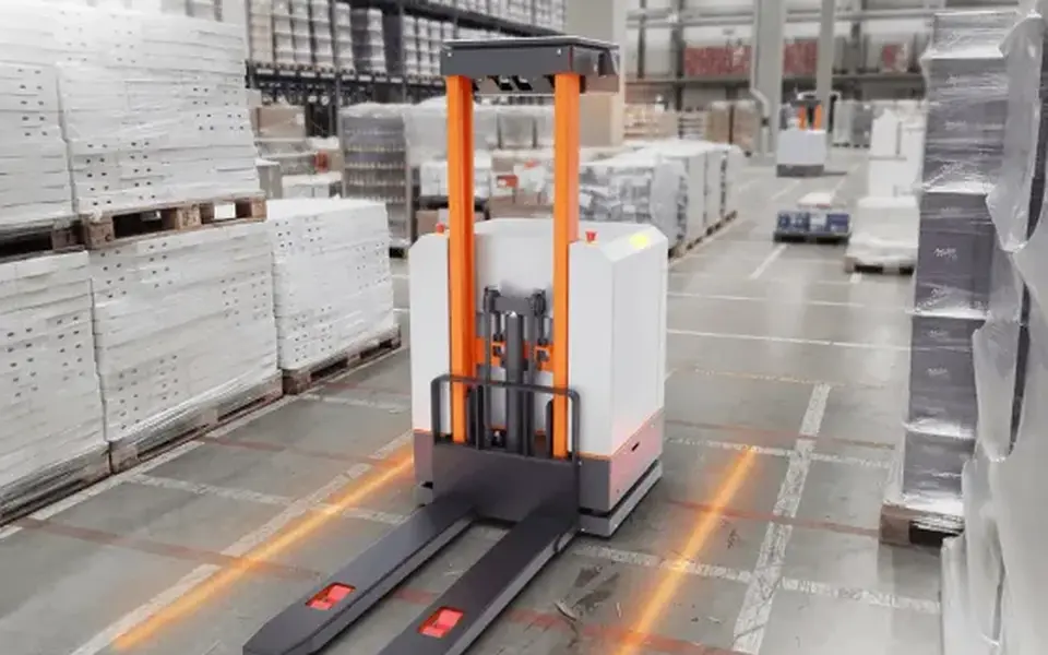 Autonomous pallet transporter in a warehouse aisle